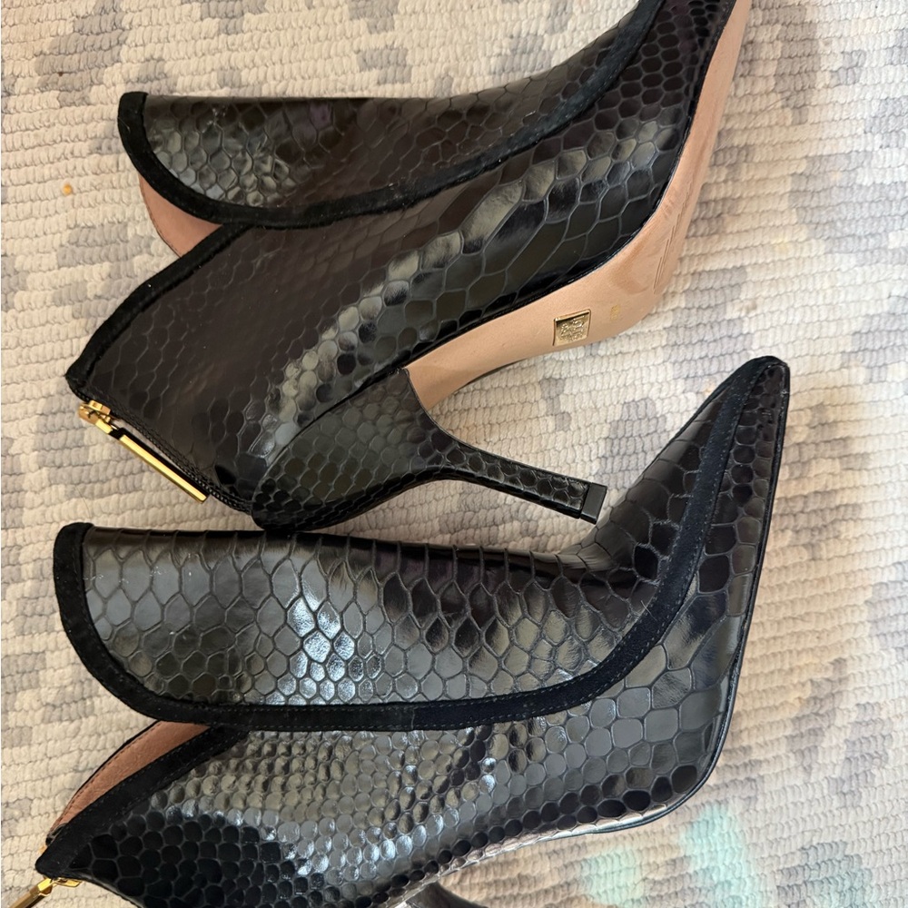 Elegant Black Snakeskin Women's Heels